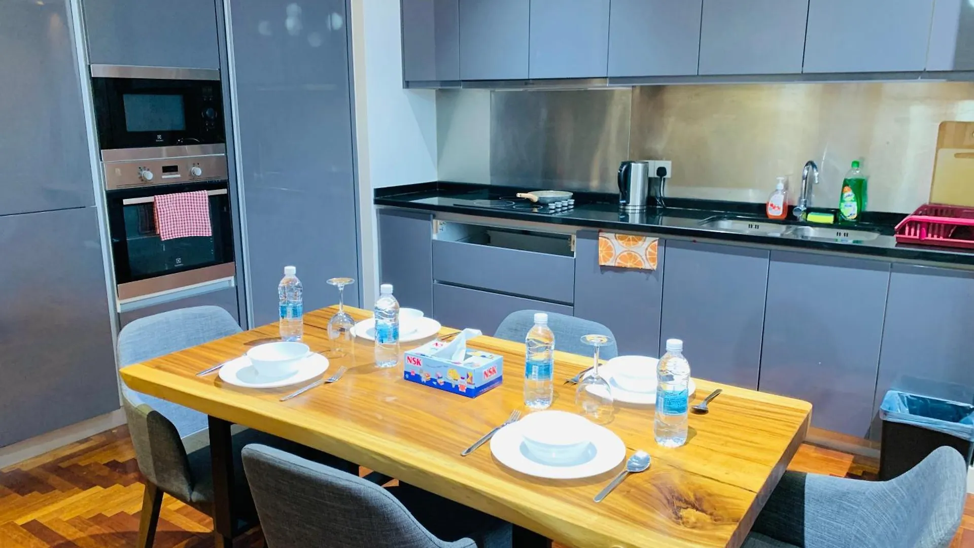 The Mews Suites Klcc By Luna Kuala Lumpur