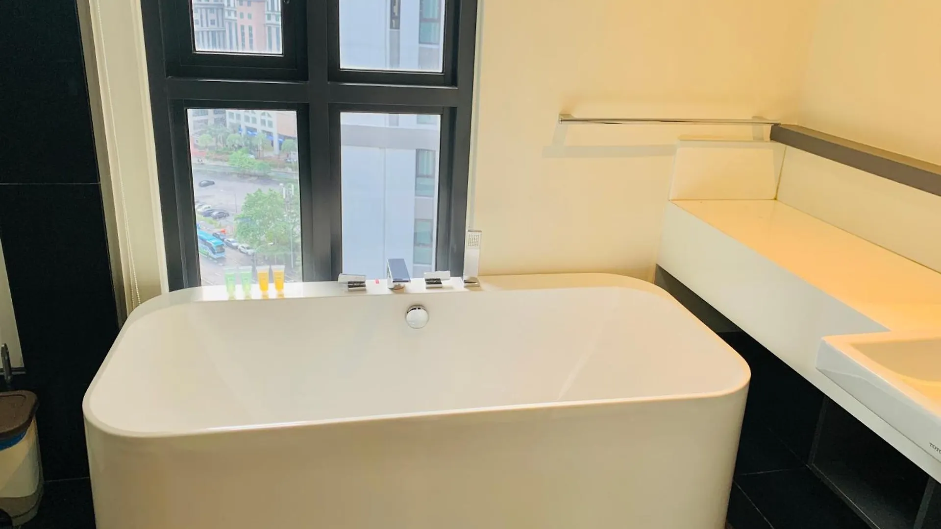 דירה קואלה לומפור The Mews Suites Klcc By Luna