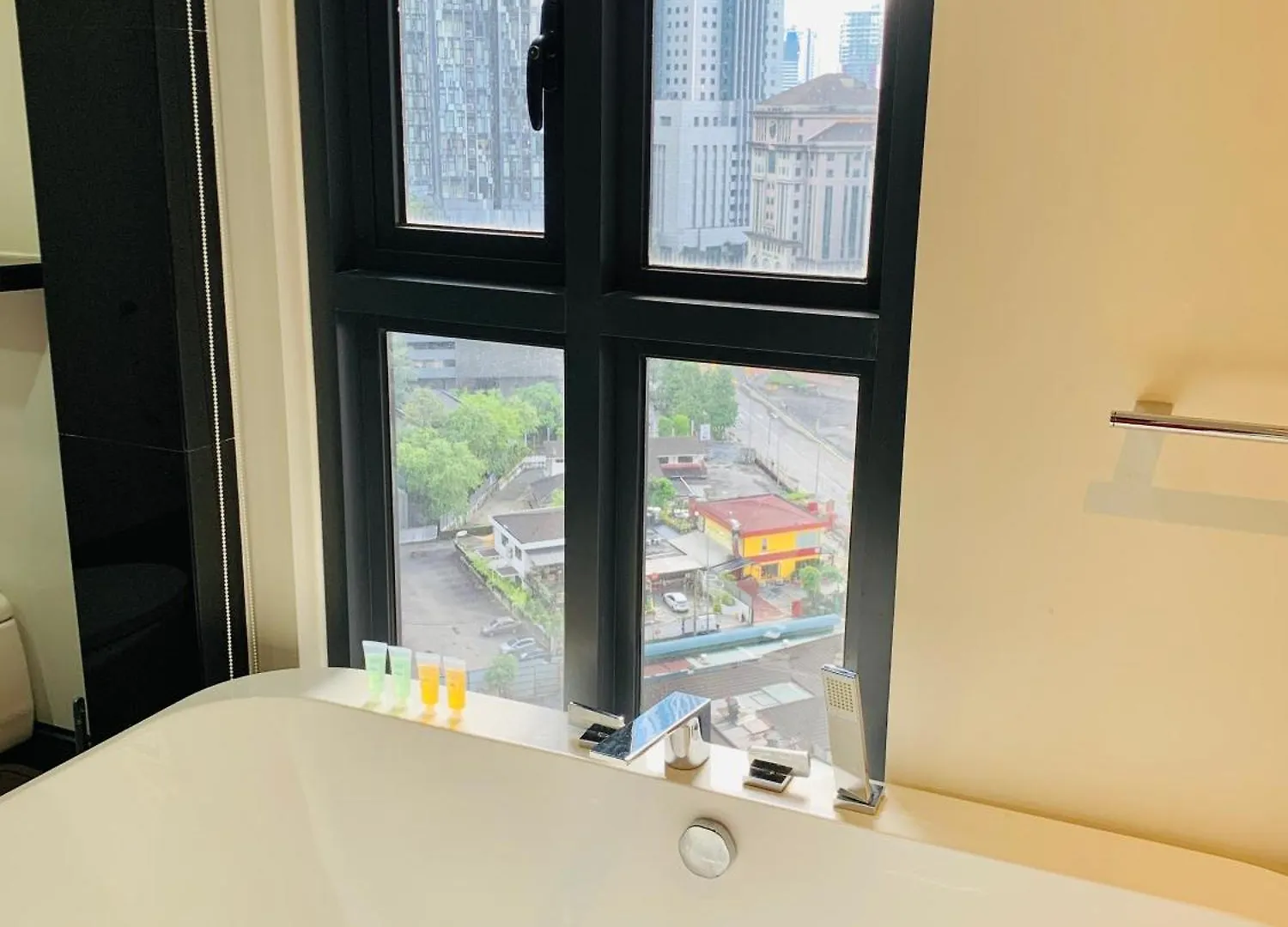 קואלה לומפור The Mews Suites Klcc By Luna קואלה לומפור